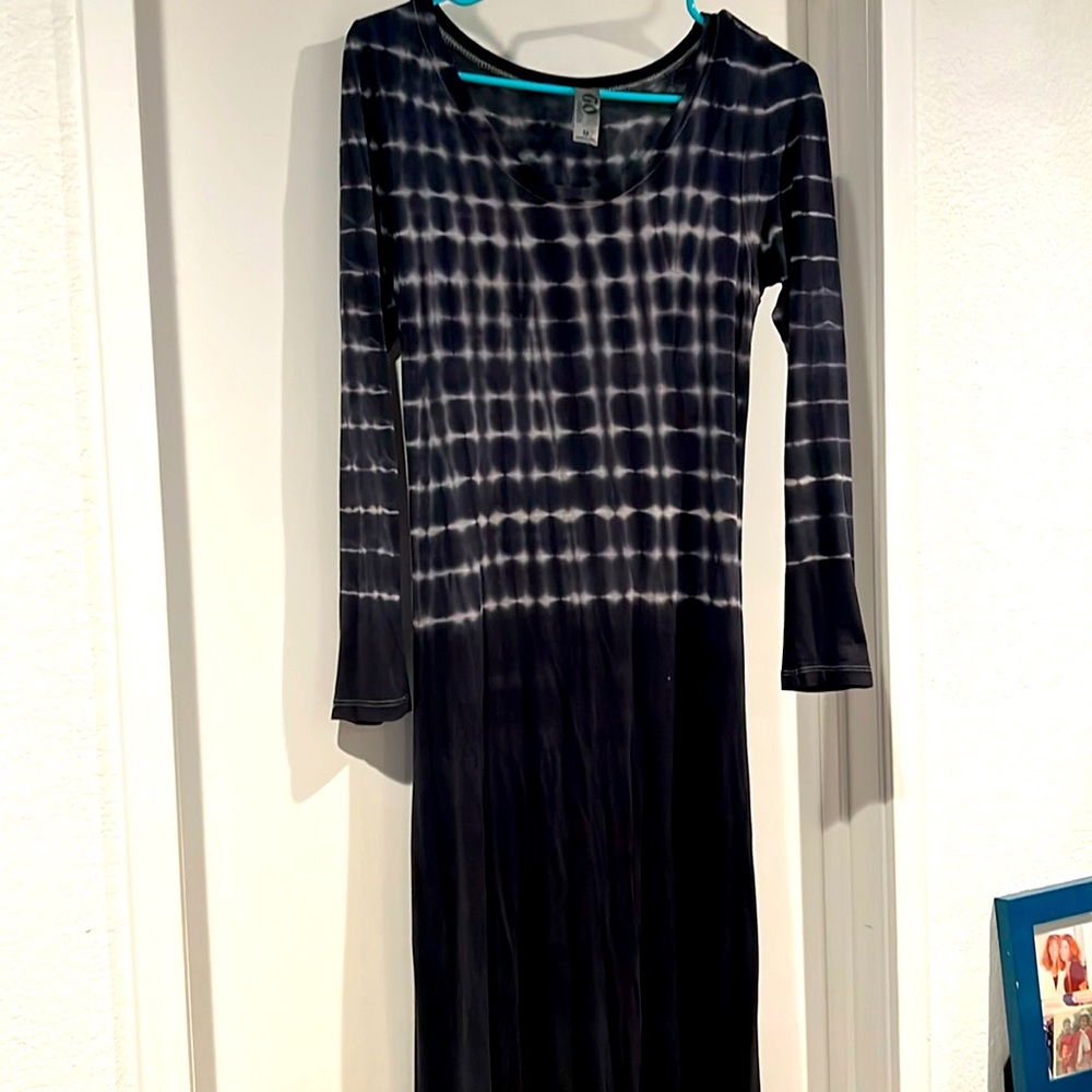 Long T-shirt, dress tie-dyed at the top a little flare at the hymn